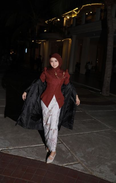 10 OOTD Kebaya Wisuda Hijab yang Modern dan Instagram-Worthy 16