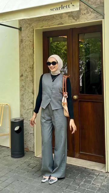9 OOTD Vest Hijab yang Simpel tapi Stylish, Bikin Look Makin On Point! 11