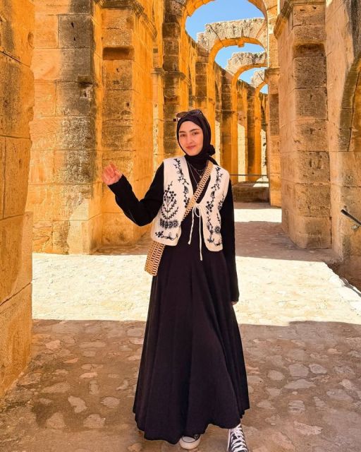9 OOTD Vest Hijab yang Simpel tapi Stylish, Bikin Look Makin On Point! 18