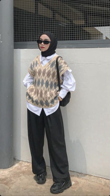 9 OOTD Vest Hijab yang Simpel tapi Stylish, Bikin Look Makin On Point! 12