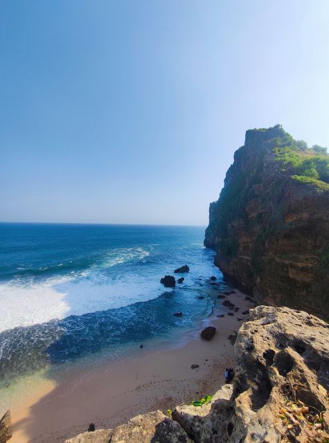 5 Pantai Terindah Dekat Kota Solo, Tiketnya Murah Banget! 7