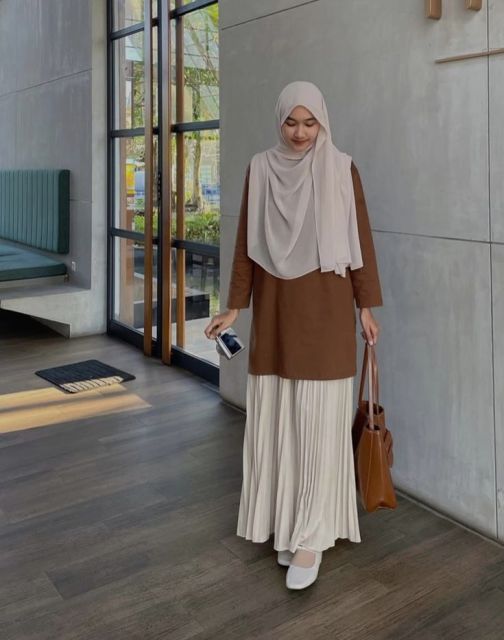9 Style Anak Kuliah Hijab yang Simpel, Modis, dan Nyaman Buat Ngampus Seharian 12