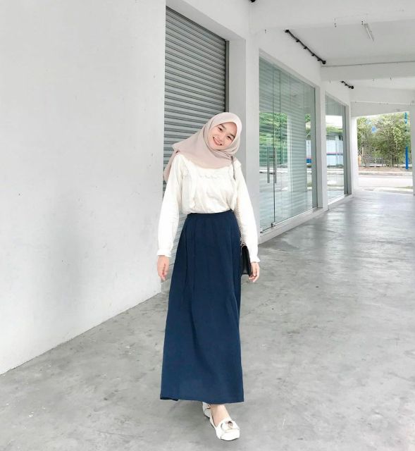 9 Style Anak Kuliah Hijab yang Simpel, Modis, dan Nyaman Buat Ngampus Seharian 10