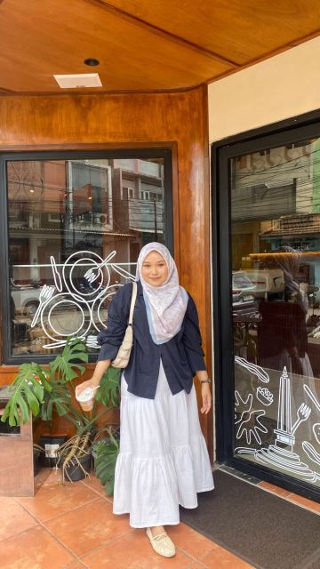 9 Style Anak Kuliah Hijab yang Simpel, Modis, dan Nyaman Buat Ngampus Seharian 18