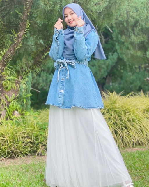 10 Style Hijab Syar'i dengan Rok yang Kece Abis, Auto Stylish Tapi Tetap Sopan! 20