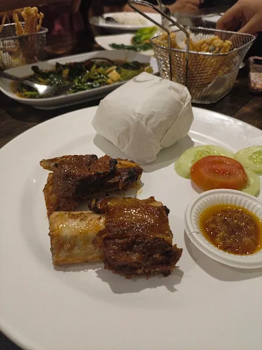 hipwee-tempat makan di Kebumen Momong Resto