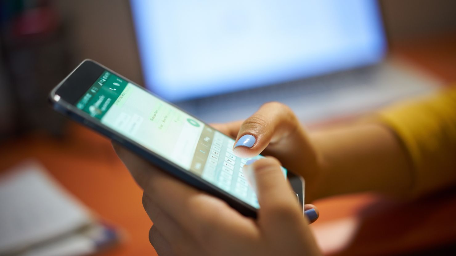 5 Contoh Undangan Arisan RT yang Nggak Kaku Siap Pakai 7 hipwee-undangan arisan RT via WhatsApp