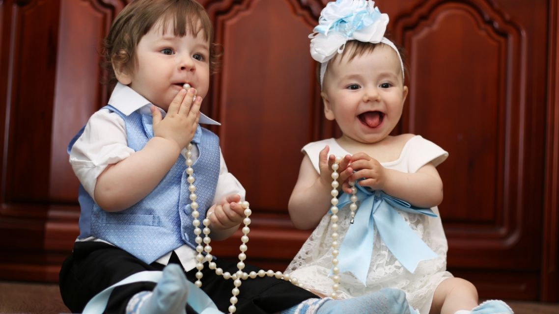 60+ Ide Nama Anak Kembar Cewek Cowok yang Unik, Elegan & Timeless, Gak Bikin Nyesel! 9 Ide Nama Kembar Anak Cewek Cowok