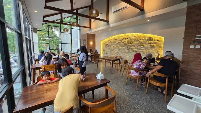 hipwee-Cafe instagramable di Solo Socielle Espresso & Dine