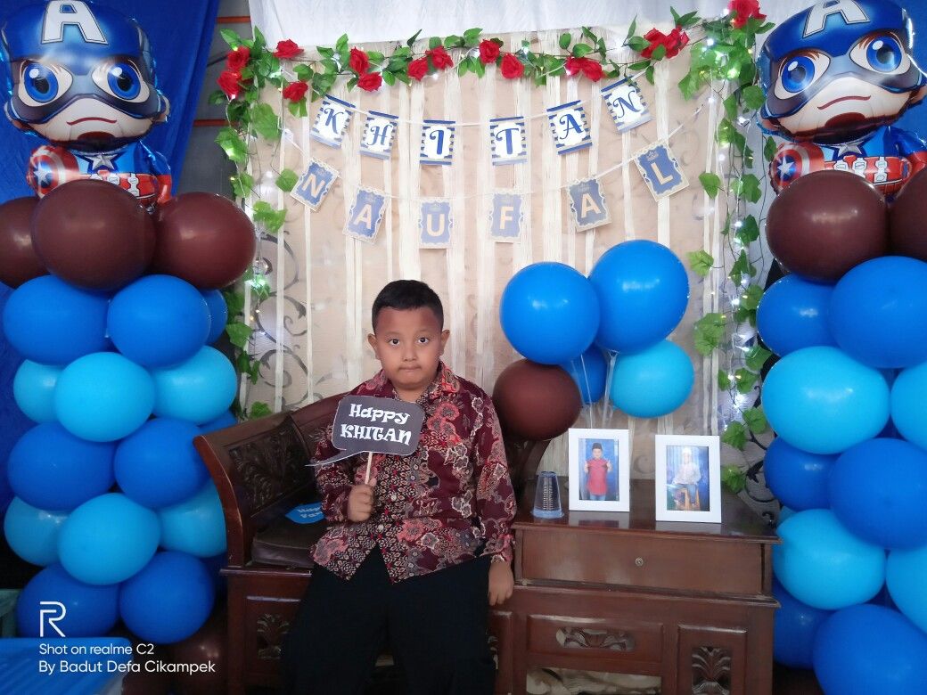 7 Inspirasi Dekorasi Sunatan Sederhana untuk Anak Laki-Laki yang Kreatif, Hangat, dan Nggak Ribet 11 hipwee-dekorasi khitanan sederhana di rumah