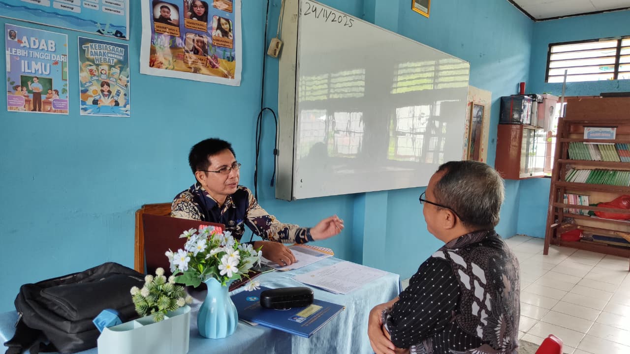 6 Contoh Sambutan Wali Kelas saat Pembagian Rapor yang Sopan, Hangat, dan Nggak Kaku 11 hipwee-Pembagian-Rapor_1