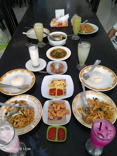 hipwee-Resto keluarga di Kediri PeDe Beef & Cafe