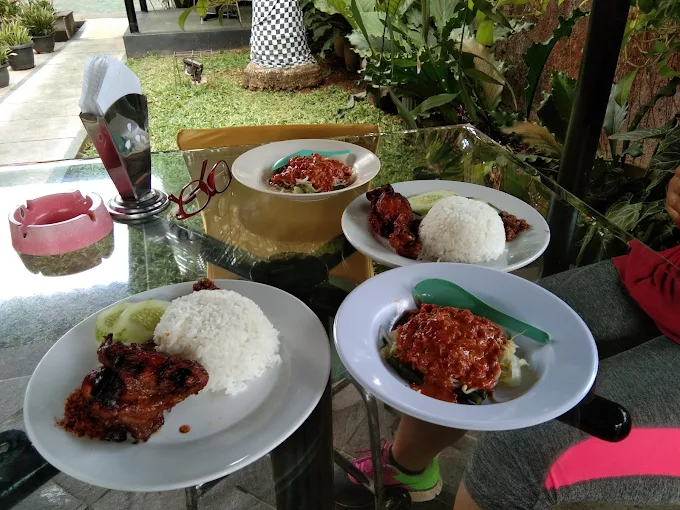 hipwee-Resto keluarga di Purwokerto Ayam Goreng Tantene