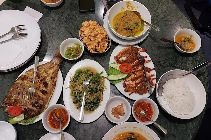 hipwee-Resto keluarga di Tangerang Sarang Oci Alsut