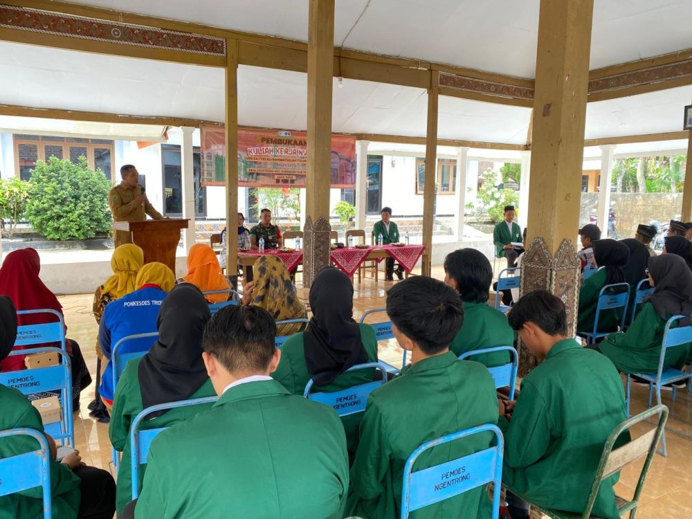 5 Contoh Sambutan Pembukaan Acara Sosialisasi yang Menarik dan Nggak Membosankan 7 hipwee-Sambutan pembukaan acara sosialisasi