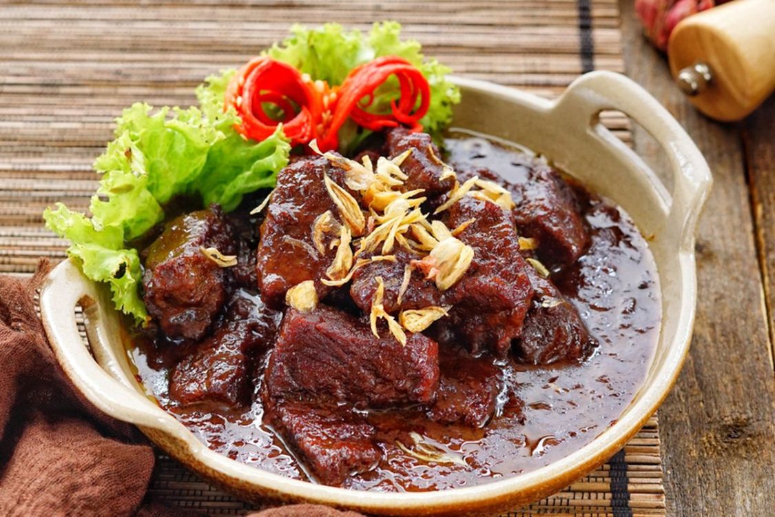 Coba 5 Kreasi Olahan Daging Sapi Tanpa Santan yang Cocok buat Menu Sehari-hari 6 hipwee-Semur daging Sapi Credit photo via