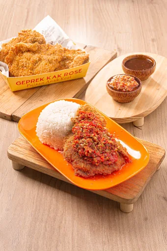 hipwee-Tempat makan murah di Malang Geprek Kak Rose, Sukun