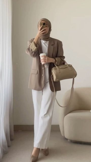 7 OOTD Melamar Kerja Hijab yang Rapi & Kelihatan Profesional 9 blazer dan celana kulot