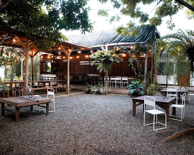 hipwee-cafe di jakarta timur yang instagramable Teras Rumah Nenek