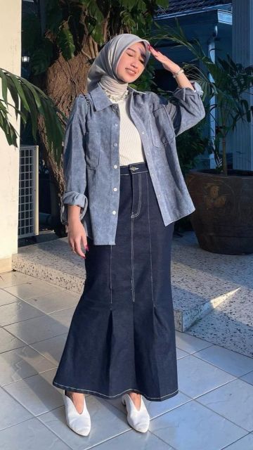 7 Outfit Jaket Jeans Hijab yang Stylish dan Nyaman Dipakai 10 double denim hijab modern