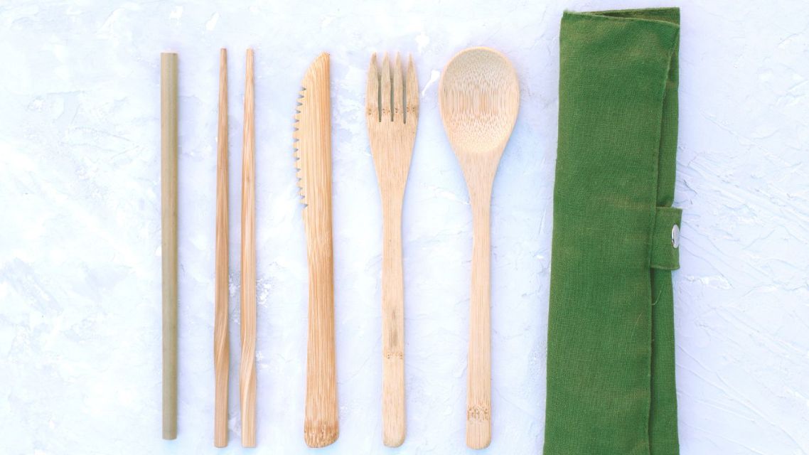 9 Inspirasi Suvenir Sunatan yang Estetik, Fungsional, dan Nggak Mubazir 18 hipwee-inspirasi sovenir untuk acara sunatan Set alat makan reusable