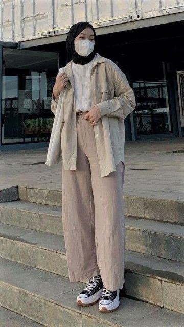 7 OOTD Hijab Simple untuk Hangout yang Stylish & No Ribet! 8 kemeja oversize dan celana kulot