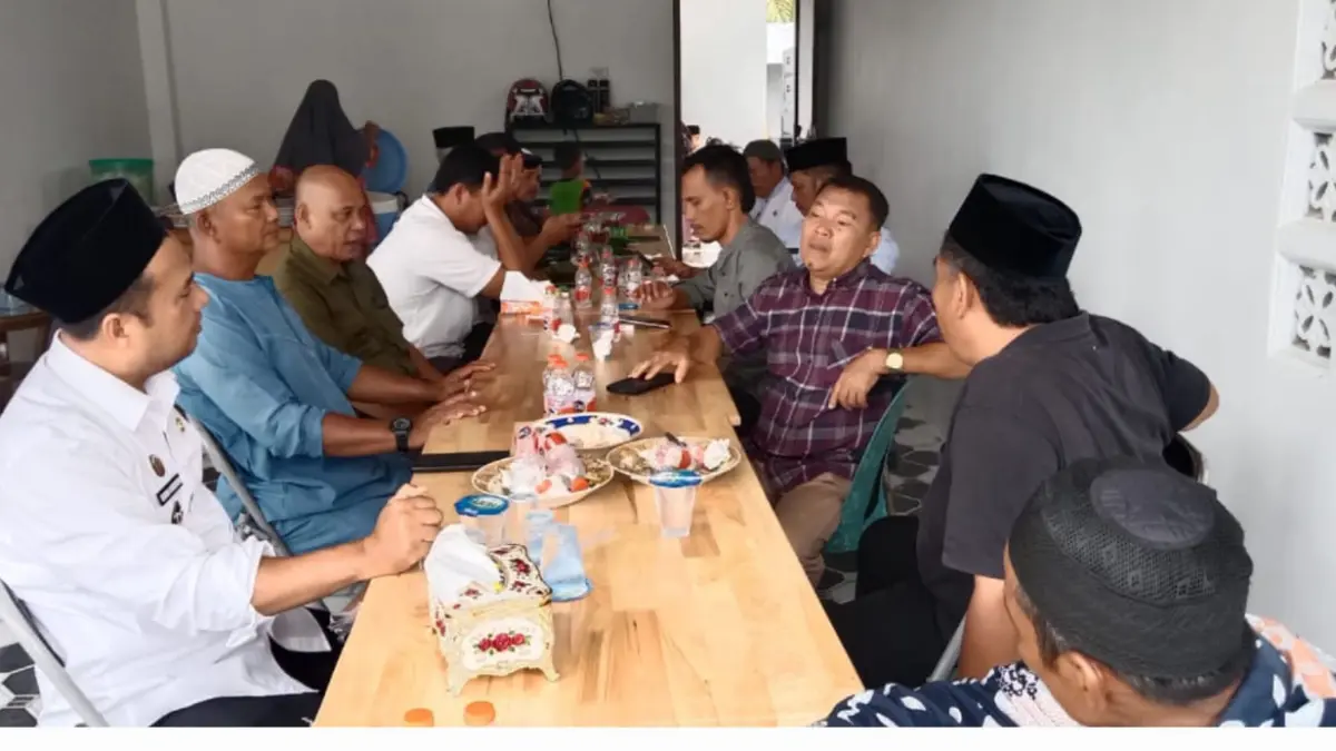 hipwee-kepala-desa-ujung-padang-ilyas-tanjung-menggelar-doa-bersama-syukuran-rumah-baru-bersama-perangkat-desa-dan-masyarakat