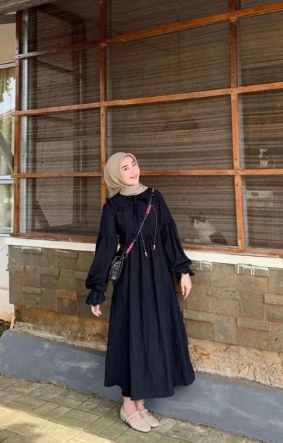 7 OOTD Ulang Tahun Hijab Stylish yang Simple dan Effortless 14 midi dress simple
