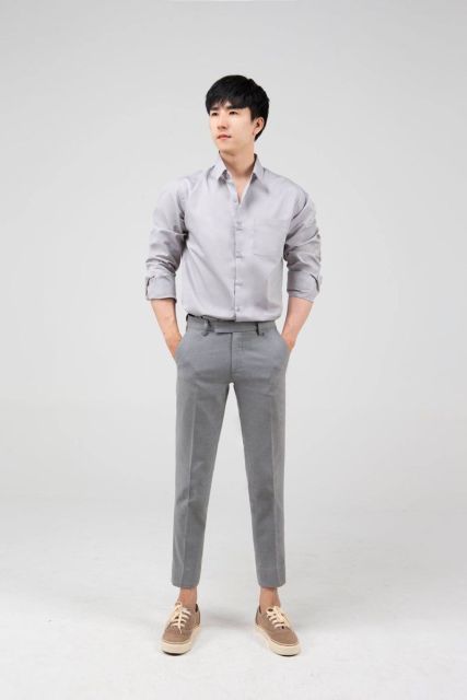 7 Style Melamar Kerja Pria yang Rapi, Modern & Profesional 11 ootd monokrom pria
