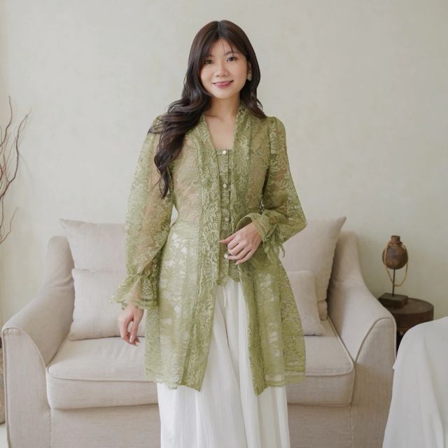 8 Outer Brokat Kekinian yang Modis, Stylish, dan Harganya Terjangkau! 13