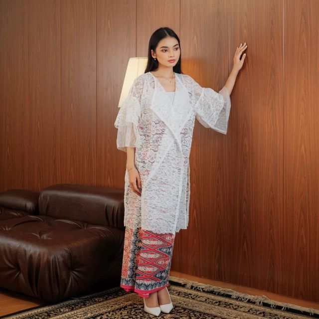 8 Outer Brokat Kekinian yang Modis, Stylish, dan Harganya Terjangkau! 12