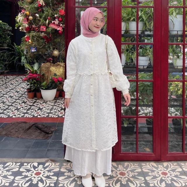 8 Outer Brokat Kekinian yang Modis, Stylish, dan Harganya Terjangkau! 10
