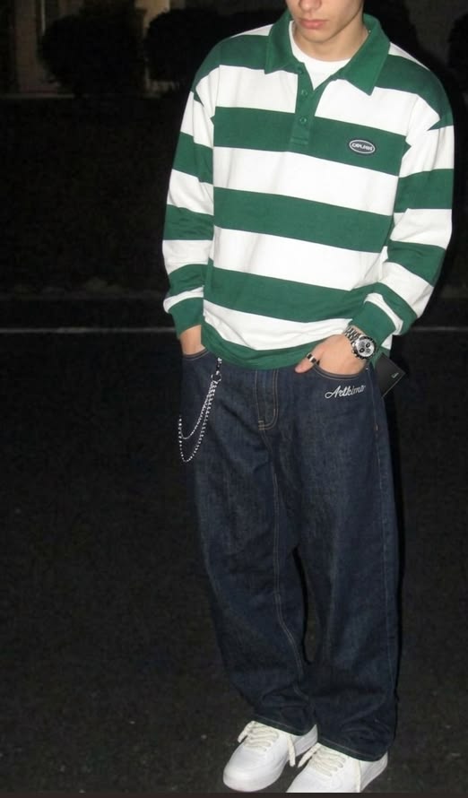 8 Inspirasi Outfit Cowok Skena yang Stylish dan Nyaman 11 hipwee-outfit cowok kalcer Photo by pinterest.com/Karthiix3