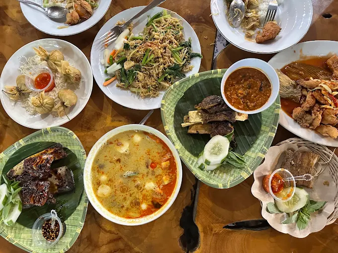 hipwee-resto keluarga di Kediri Resto Kebon Rodjo Kediri