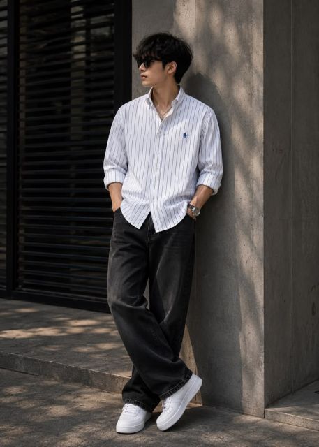 7 Outfit Kuliah Pria yang Stylish, Simpel & Nyaman Dipakai 13 stripe shirts dan wide leg pants