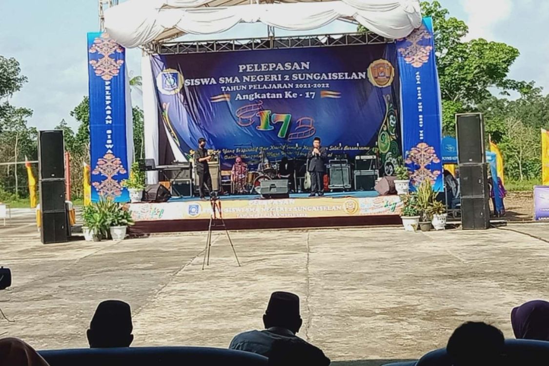 5 Teks MC Perpisahan Sekolah yang Singkat, Formal, dan Mudah Dipakai 7 hipwee-teks mc perpisahan sekolah