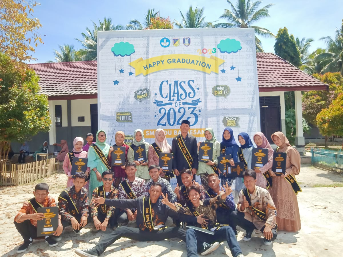 5 Teks MC Perpisahan Sekolah yang Singkat, Formal, dan Mudah Dipakai 10 hipwee-teks mc perpisahan sekolah