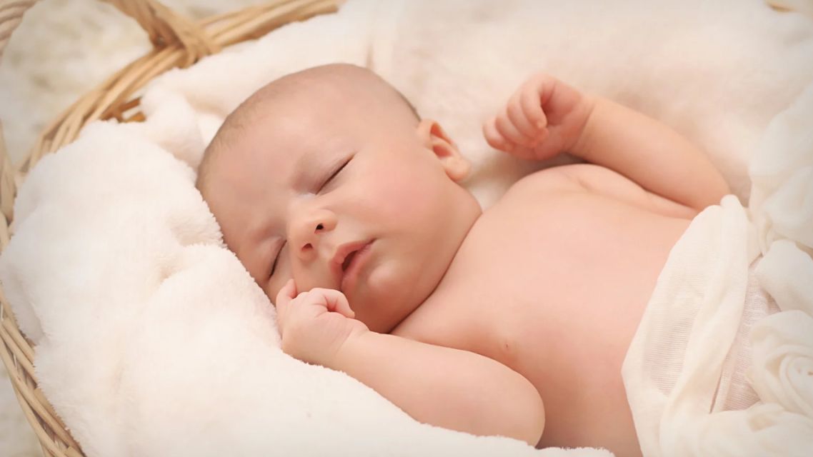 85 Nama Bayi Laki-Laki Kristen yang Nggak Hanya Keren, tapi juga Penuh Doa Baik untuk Si Kecil 10 Bayi laki-laki Kristen (4)