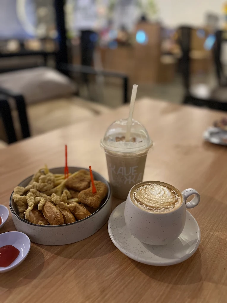 7 Cafe 24 Jam di Solo untuk Nugas dan WFC, Aman Buat Begadang Sampai Deadline Kelar 13 hipwee-Cafe 24 jam di Solo untuk nugas dan WCF Kavelokka