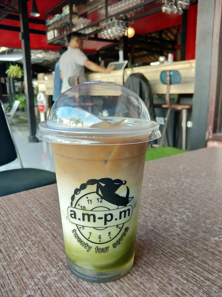 7 Cafe 24 Jam di Solo untuk Nugas dan WFC, Aman Buat Begadang Sampai Deadline Kelar 12 hipwee-Cafe 24 jam di Solo untuk nugas dan WFC AMPM Adi Sucipto