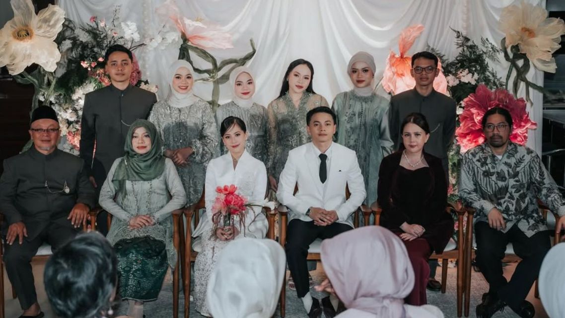 7 Fakta Adhisty Zara dan Tsaqib yang Umumkan Pernikahan dan Baby Bump. Ini Sosok Suaminya yang Jadi Sorotan 12 Foto pernikahan Zara dan Tsaqib