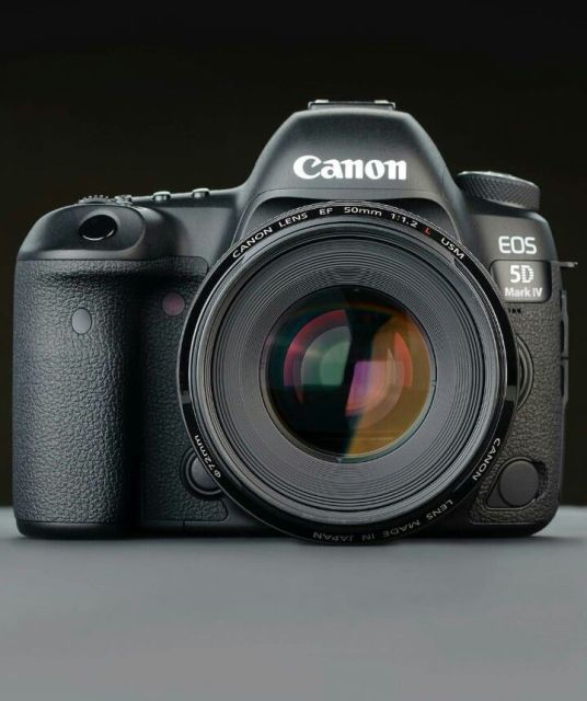 Rekomendasi Kamera DSLR Terbaik yang Masih Layak Dibeli, Lengkap Spek dan Harganya! 12 hipwee-Kamera DSLR Terbaik Canon EOS 5D Mark IV Photo by pinterest.com/ehsanrajabiii