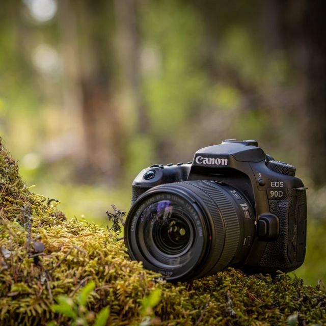 Rekomendasi Kamera DSLR Terbaik yang Masih Layak Dibeli, Lengkap Spek dan Harganya! 10 hipwee-Kamera DSLR Terbaik Canon EOS 90D Photo via Pinterest