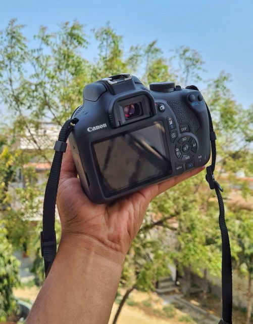 Rekomendasi Kamera DSLR Terbaik yang Masih Layak Dibeli, Lengkap Spek dan Harganya! 7 hipwee-Kamera DSLR terbaik Canon EOS 1500D Photo by pinterest.com/vijarvis
