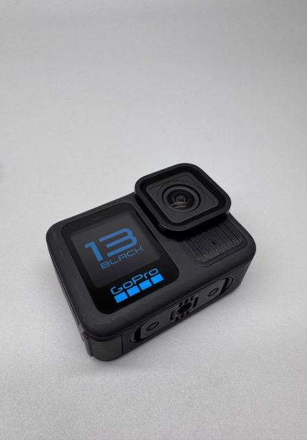 7 Rekomendasi Kamera untuk Vlog Terbaik, dari yang Mungil sampai yang Serius! 11 hipwee-Kamera untuk vlog GoPro Hero 13 Black Photo by pinterest.com/clssoutlet