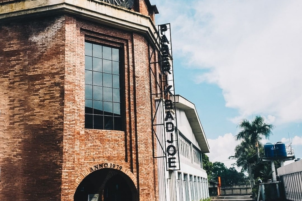 9 Tempat Belanja Murah di Bandung Paling Hits, Surga Belanja Branded hingga Grosiran 14 hipwee-Paberik Badjoe, Rekomendasi Tempat Belanja di Bandung yang Murah