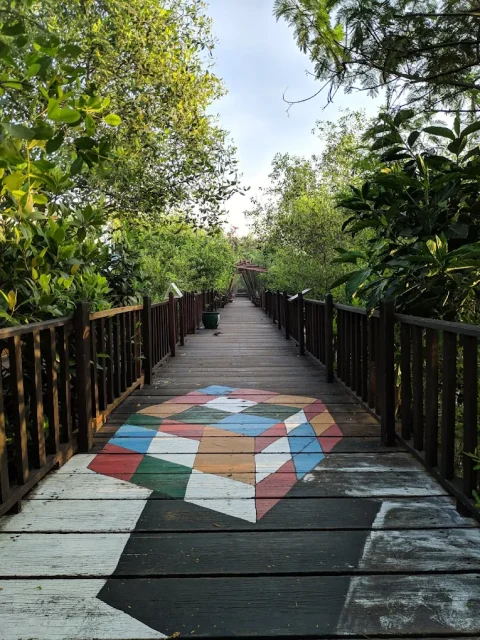 10 Tempat Liburan di Surabaya yang Seru Buat Healing dan Jalan Bareng Orang Tersayang 14 hipwee-Tempat liburan di Surabaya Ekowisata Mangrove Wonorejo