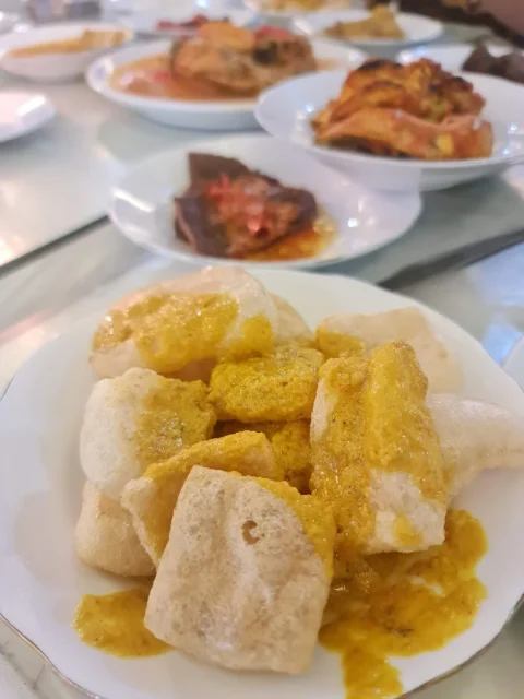 7 Tempat Makan Keluarga di Bandar Lampung, Cocok untuk Quality Time Bareng Orang Tersayang 9 hipwee-Tempat makan keluarga di Bandar Lampung Begadang Resto Convention Hall Photo