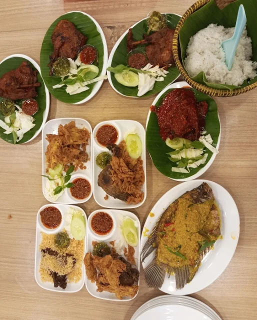 9 Tempat Makan Keluarga di Palembang yang Nyaman, Enak, dan Ramah Anak 18 hipwee-Tempat makan keluarga di Palembang Bebek Sawahan