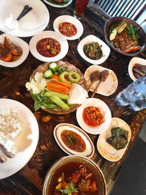 9 Tempat Makan Keluarga di Palembang yang Nyaman, Enak, dan Ramah Anak 14 hipwee-Tempat makan keluarga di Palembang Rumah Makan Sri Melayu